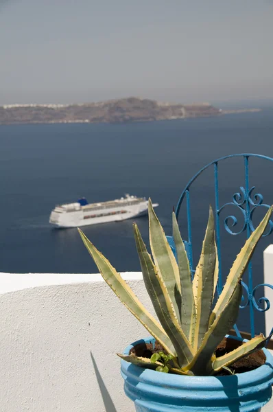 Wyspa wulkaniczna Santorini widok portu statek wycieczkowy — Zdjęcie stockowe