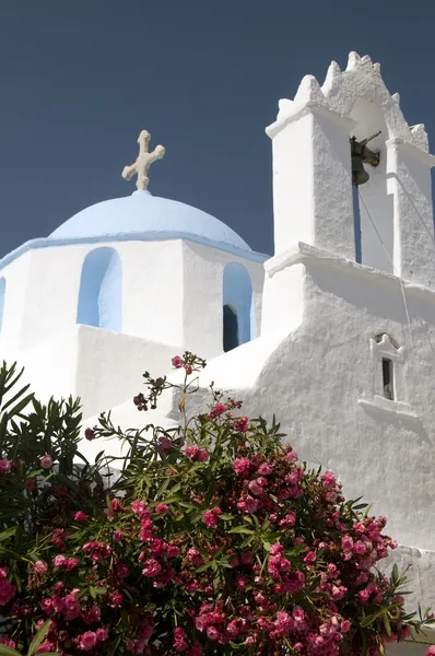 Griechische Kirche blaue Kuppel — Stockfoto