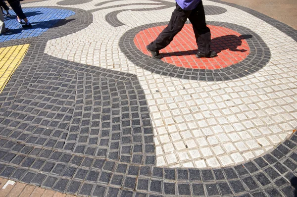 Telha de passeio em mosaico obras de arte em La Rambla Barcelona Espanha — Fotografia de Stock