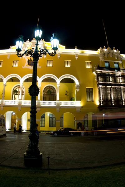 Lima peru plaza de armas regeringen kontorshus på natten — Stockfoto