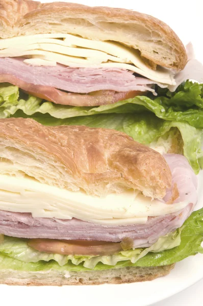 Sándwich de queso suizo de jamón gourmet en pan cruasán —  Fotos de Stock