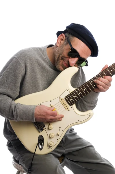 Homem de meia idade tocando guitarra músico — Fotografia de Stock