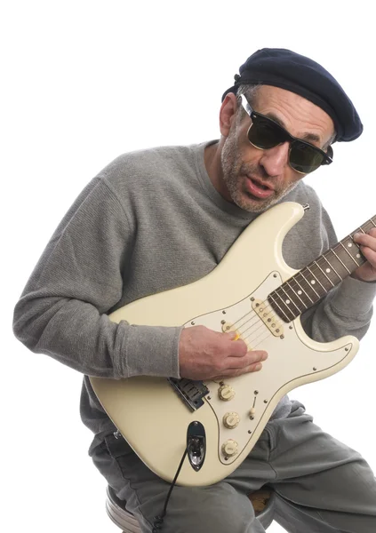 Senior man die gitaar speelt — Stockfoto