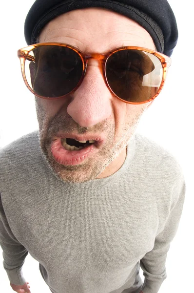 Envejecimiento artista pensamiento distorsionado nariz cerca boina sombrero sonriendo — Foto de Stock