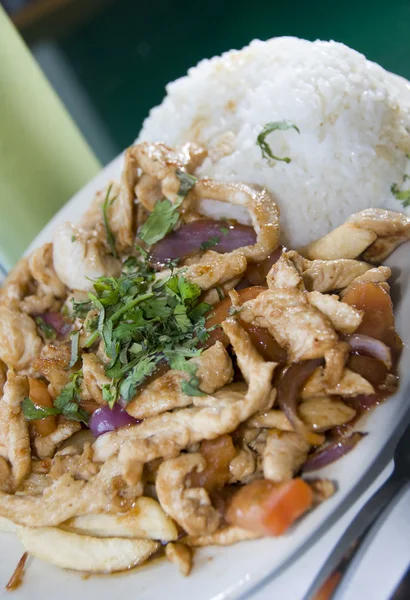 Pollo saltado — Stock Photo, Image