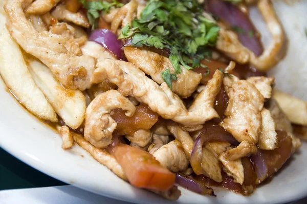 Pollo saltado — Stock Photo, Image