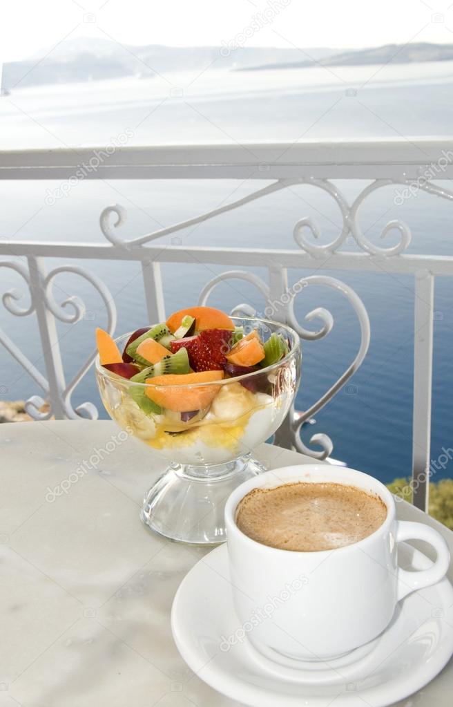 coffee and greek yogurt restaurant over the caldera santorini