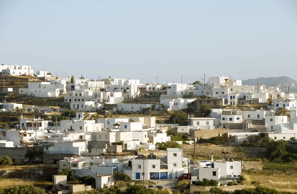 Vista di Adamas Plaka tipica isola greca Cicladi architettura — Foto Stock