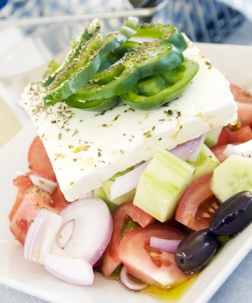 Autentyczne sałatka grecka ser feta — Zdjęcie stockowe