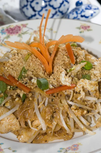 Pad thai csirke Thaiföld élelmiszer — Stock Fotó