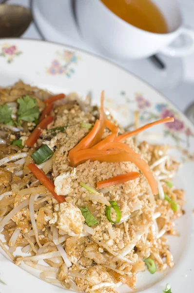 Pad thai csirke Thaiföld élelmiszer — Stock Fotó