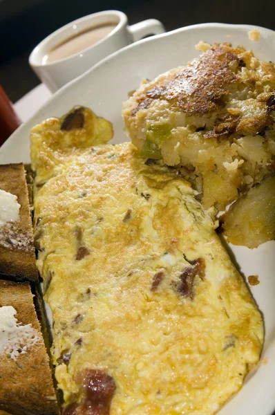 Omlet jaj z domu frytki — Zdjęcie stockowe
