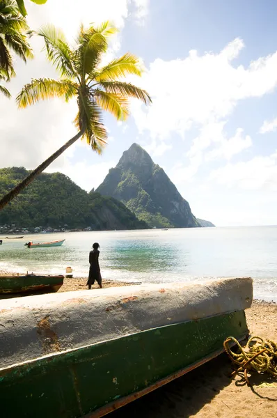 Soufriere st. lucia twin piton mountain peaks with fishing boat — Stock Photo, Image