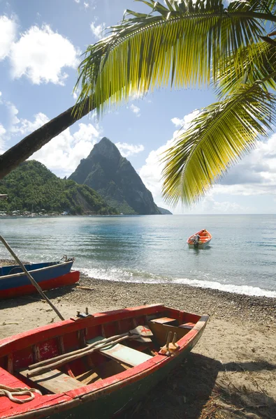 Soufriere st. lucia twin piton mountain peaks with fishing boat — Stock Photo, Image