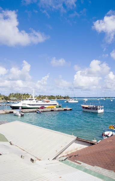 Met het oog op de ferry pier — Stockfoto