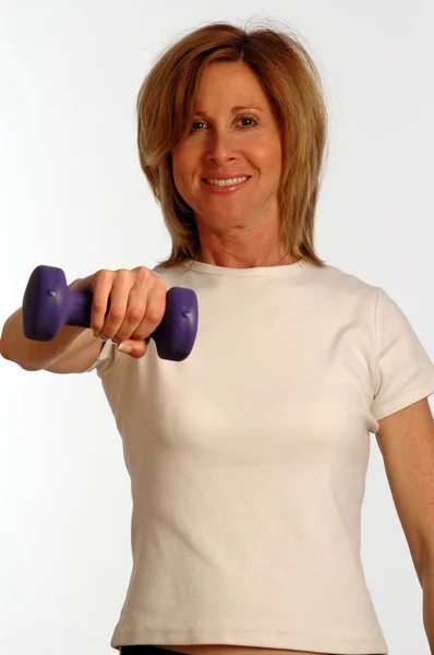 Mooie vrouw in fitness gym — Stockfoto