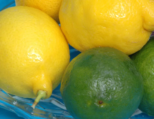 Lemons and limes — Stock Photo, Image