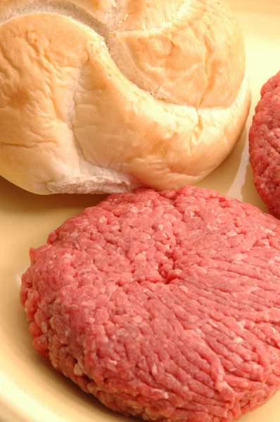 Hamburgare pastejer med bulle — Stockfoto