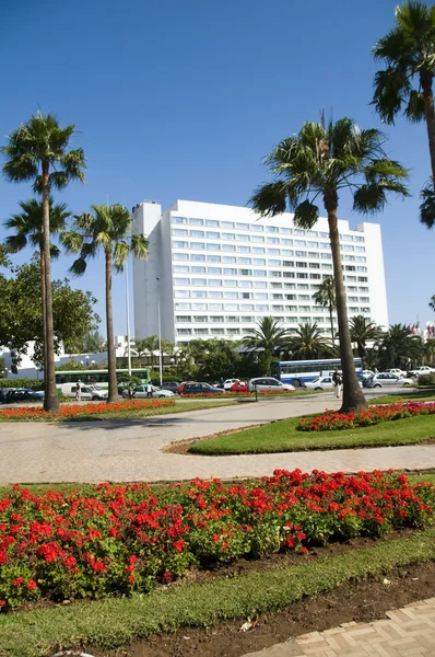 Park met bloemen casablanca, Marokko — Stockfoto