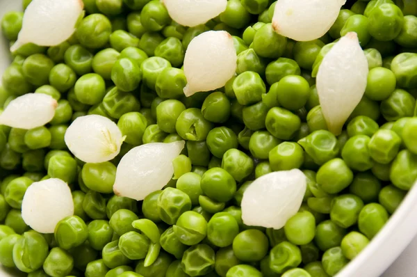 Zöld borsó, a pearl hagyma — Stock Fotó