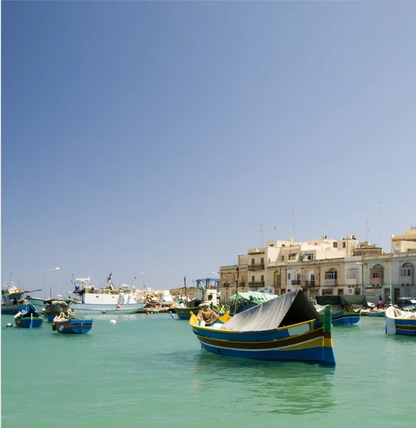 Luzzu boot marsaxlokk haven malta — Stockfoto