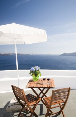 santorini volkanik adalar ev veranda göster
