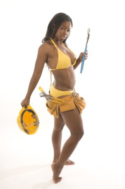 Genç Latin asıllı Afrikalı-Amerikalı kadın yüklenici bikini güzel