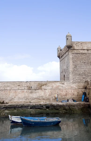 Nativní rybářské lodě v přístavu essaouira Maroko Africe — Stock fotografie