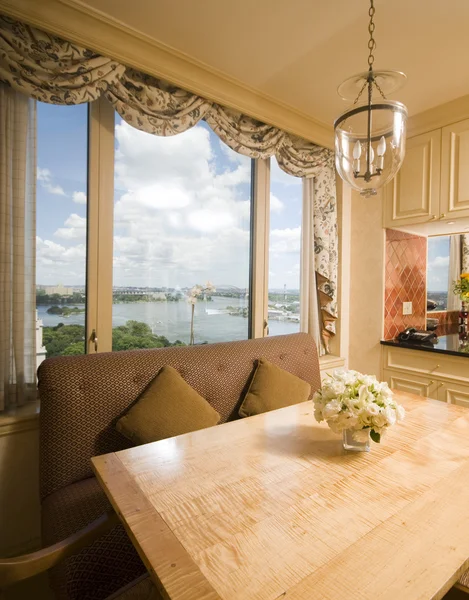 Dining table in kitchen nook penthouse new york — Stock Photo, Image