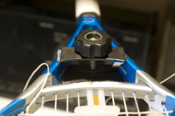 Tennis racquet restring job on machine — Stock Photo, Image