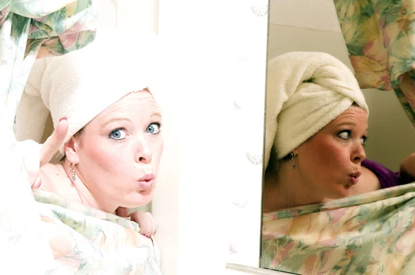 Vacker kvinna i dusch — Stockfoto