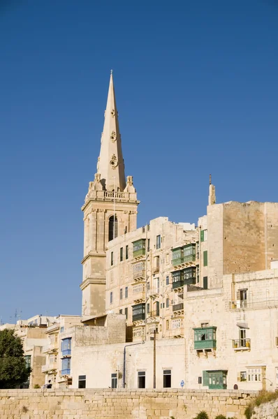 Visa historiska byggnader grand harbor valletta malta — Stockfoto