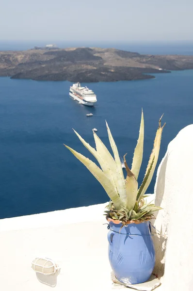 View cruise ship in harbor santorini — Stock Photo, Image