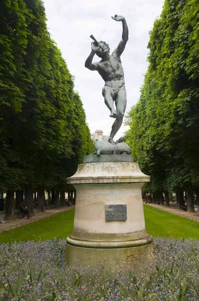 Statue of faune dans ant bogene louis lequesne in luxembourg gardens — Stock Photo, Image