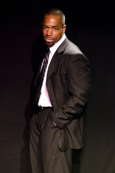 актёр Дэмион Вест-Нью-Йорка
