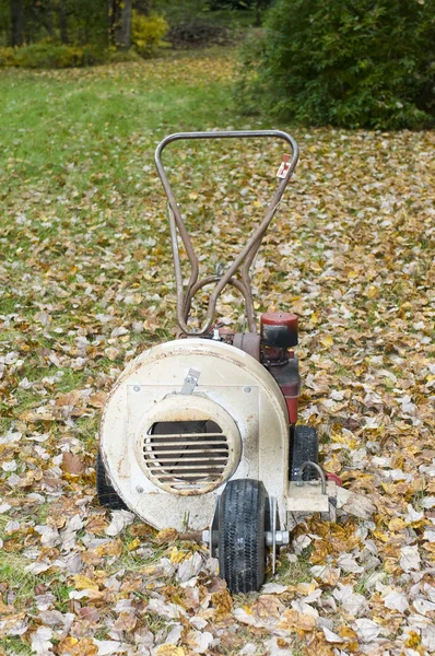 Old rusty leaf blower — Stock Photo, Image