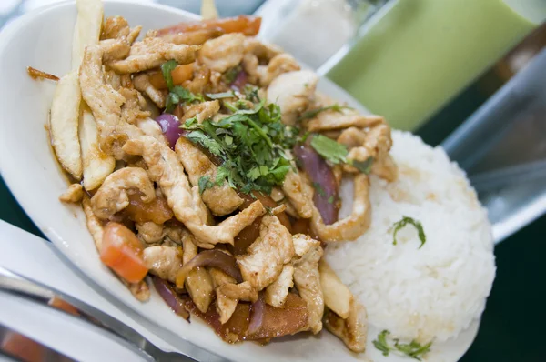 Saltado de pollo — Foto de Stock