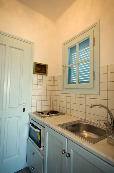 厨房的公寓希腊群岛 — 图库照片