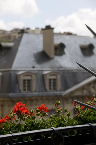 Blick auf Paris aus dem Hotelfenster — Stockfoto