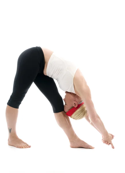 Staande aparte hoofd naar knie yoga pose — Stockfoto