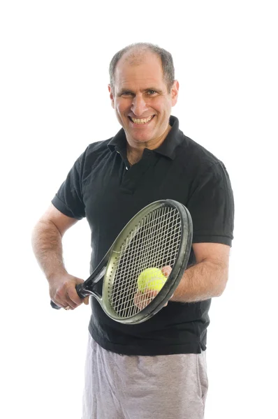 Heureux homme d'âge moyen jouer au tennis — Photo