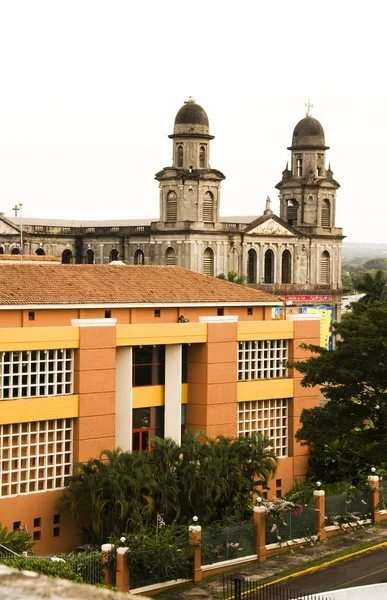 Escritório presidencial la casa de los pueblos e velho catedral homem — Fotografia de Stock