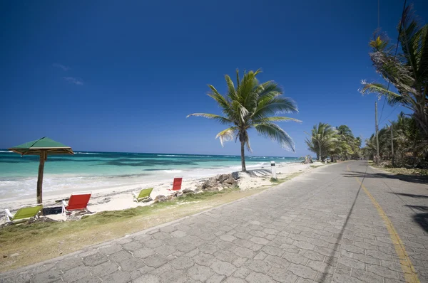 Pobřežní silnici malecon sallie peachie pláž corn island Nikaragua — Stock fotografie