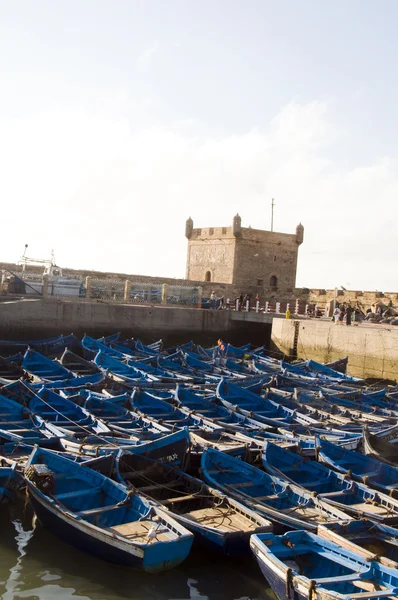 Einheimische fischerboote im hafen essaouira marokko afrika — Stockfoto