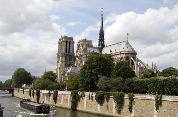 Внешний вид apse notre dame cathedral paris france — стоковое фото
