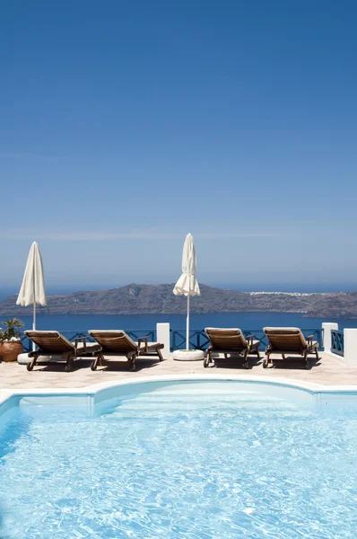 Piscina vista de la isla volcánica imerovigli santorini Grecia —  Fotos de Stock