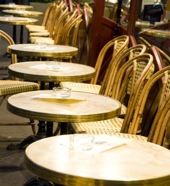 gece sahne paris Fransa café ayarı masa sandalye