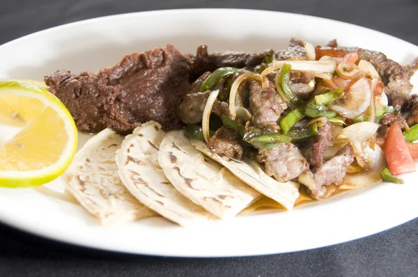 Beef stir fry with mashed beans and tamales Nicaragua — Stock Photo, Image