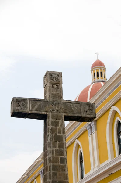 The cathedral of grenada nicaragua with catholic cross — Stock Photo, Image