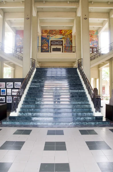 Συντακτική εσωτερική σκάλα Εθνικό Παλάτι Πολιτισμού Μουσείο Μανάγκουα — Φωτογραφία Αρχείου